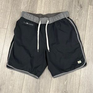 Vuori Banks Short Medium